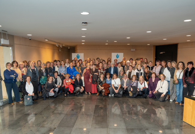 Foto de grupo en el interior del Museo de la Universidad de Navarra, donde tuvo lugar una visita guiada y la comida