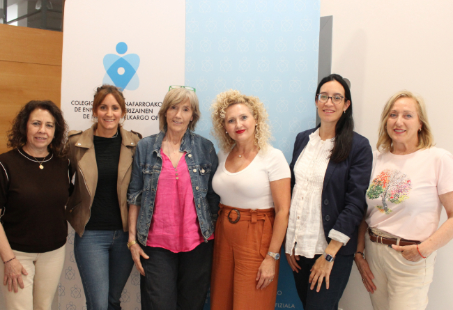 Las miembros de la Comisión Deontológica. De izquierda a derecha,  Romero Agramonte, María Recalde, Isabel Pacheco, Raquel Villar, Beatriz Ramos y Yolanda Lanciego