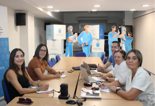 Un momento de la reunión. De izquierda a derecha, Elena Martín, Leticia San Martín, Alberto Margallo, Mª Pilar Sola y Ana Ariztegui